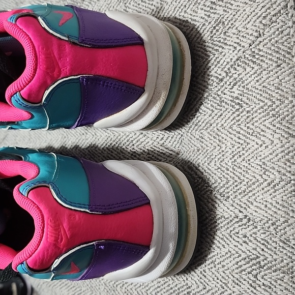 Nike Air Max Limited Edition - Picture 2 of 4